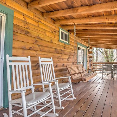 Serene Cabin In The Smokies With 2 Decks And Hot Tub! Waynesville Exterior photo