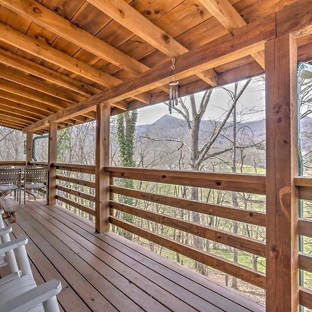 Serene Cabin In The Smokies With 2 Decks And Hot Tub! Waynesville Exterior photo