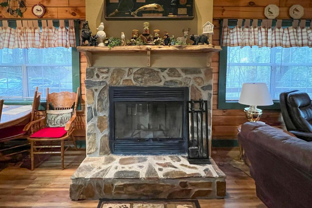 Serene Cabin In The Smokies With 2 Decks And Hot Tub! Waynesville Exterior photo