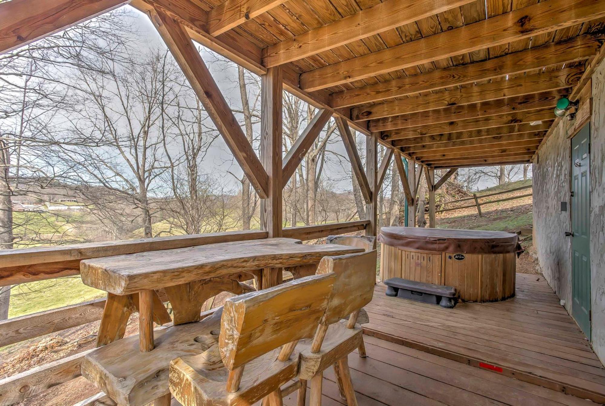 Serene Cabin In The Smokies With 2 Decks And Hot Tub! Waynesville Exterior photo