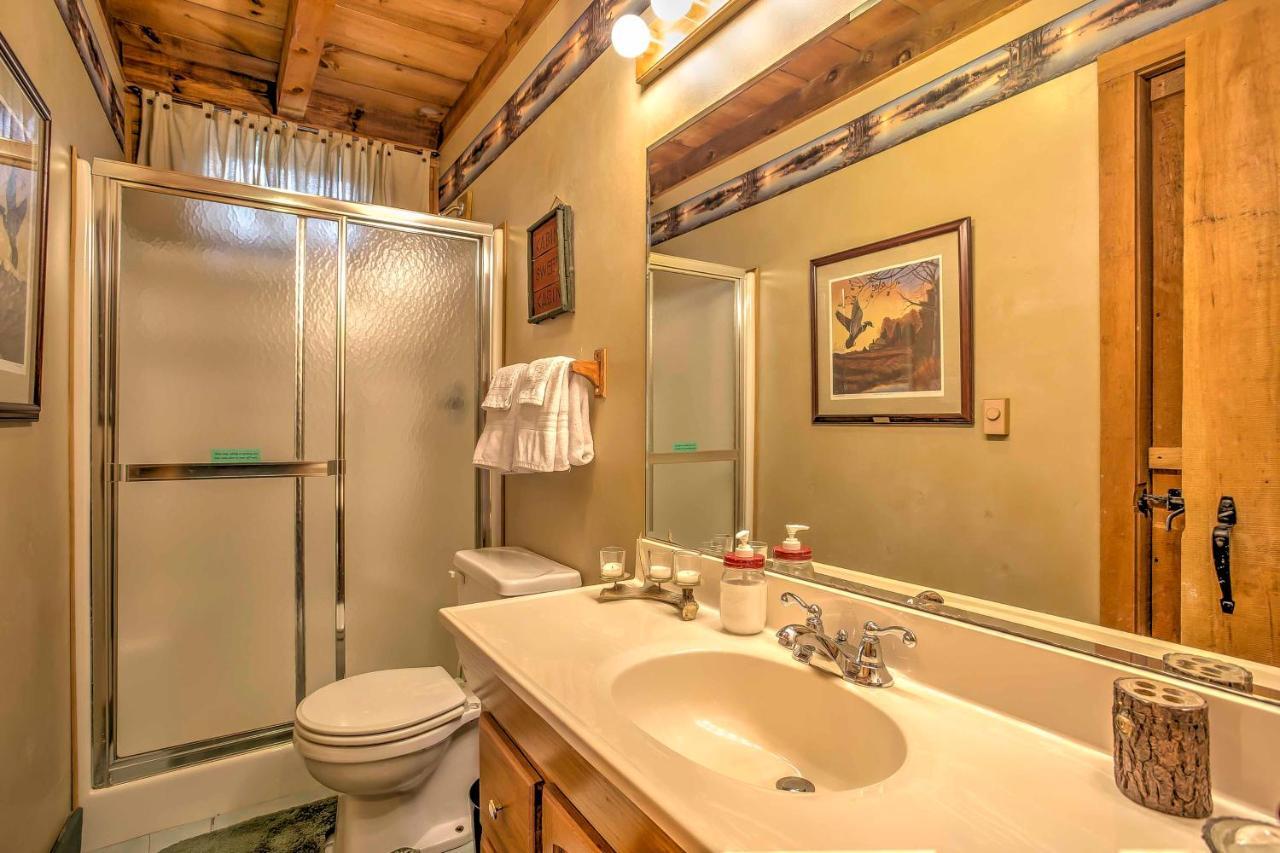 Serene Cabin In The Smokies With 2 Decks And Hot Tub! Waynesville Exterior photo
