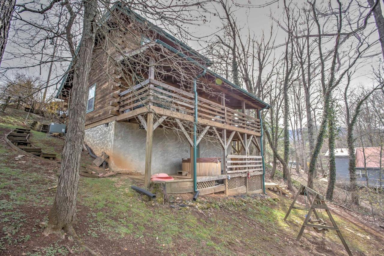Serene Cabin In The Smokies With 2 Decks And Hot Tub! Waynesville Exterior photo