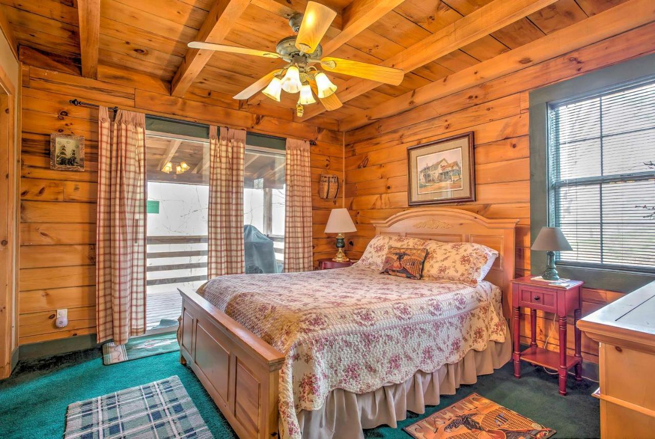 Serene Cabin In The Smokies With 2 Decks And Hot Tub! Waynesville Exterior photo